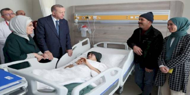 Cumhurbaşkanı Erdoğan, Etlik'te tedavi görenleri ziyaret etti