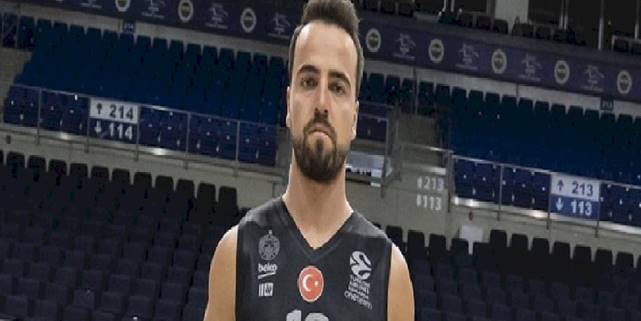 Fenerbahçe Beko siyah forma ile sahada!