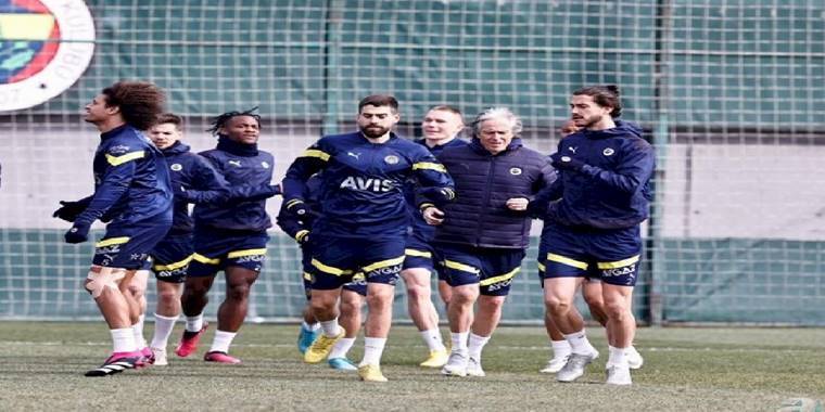 Fenerbahçe'de 3 isim veda ediyor! Transferde sürpriz gelişme