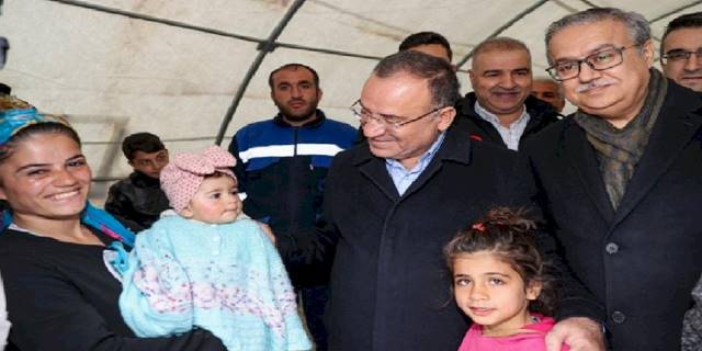 Bakan Bozdağ Diyarbakır'da çadır kenti ziyaret etti