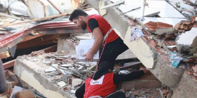 Kızılaycılar da depremden doğrudan etkilendi