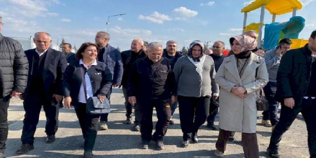 Kayseri Büyükşehir meclisinden deprem bölgesine ziyaret