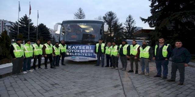 Kayseri Büyükşehir'den Elbistan'daki konteynere parke