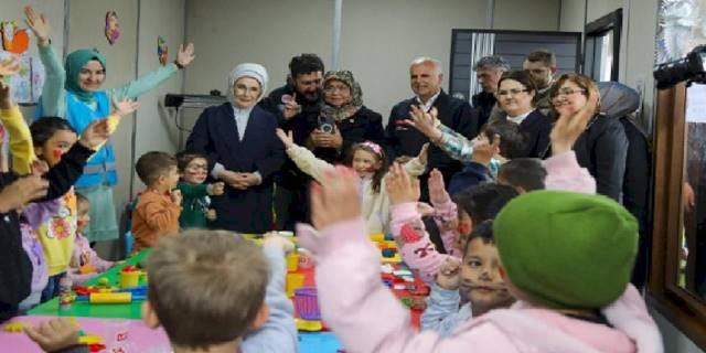 Emine Erdoğan'dan Gaziantep'te depremzedelere ziyaret