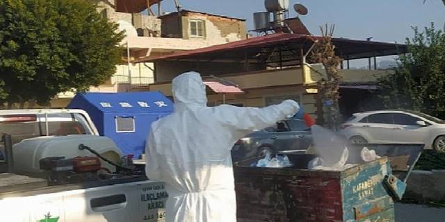 Deprem bölgesi hastalık ve haşere oluşumuna karşı ilaçlanıyor