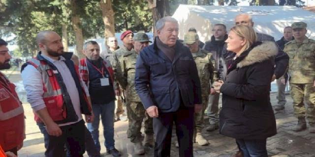 Bakan Akar, Başkan Hürriyet'ten bilgi aldı