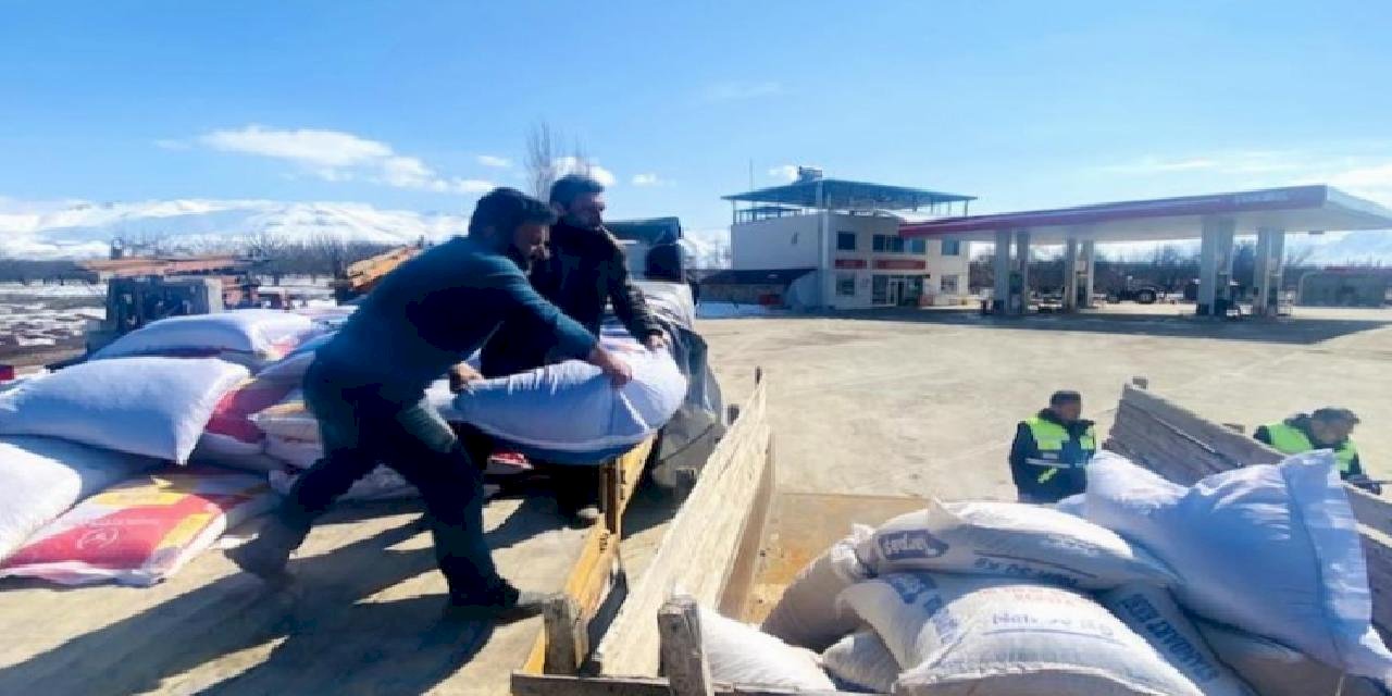 Depremzede çiftçilere yem desteği