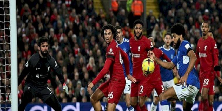 Liverpool-Everton derbisinde giyilen formalar depremzedeler için açık artırmayla satışa çıktı!
