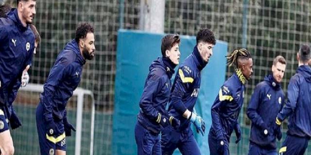 Fenerbahçe'nin Kayserispor maçı kamp kadrosu açıklandı