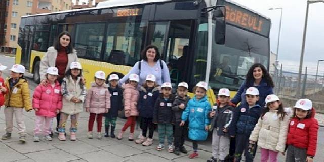 Çocuklara Otobüste Deprem Eğitimi