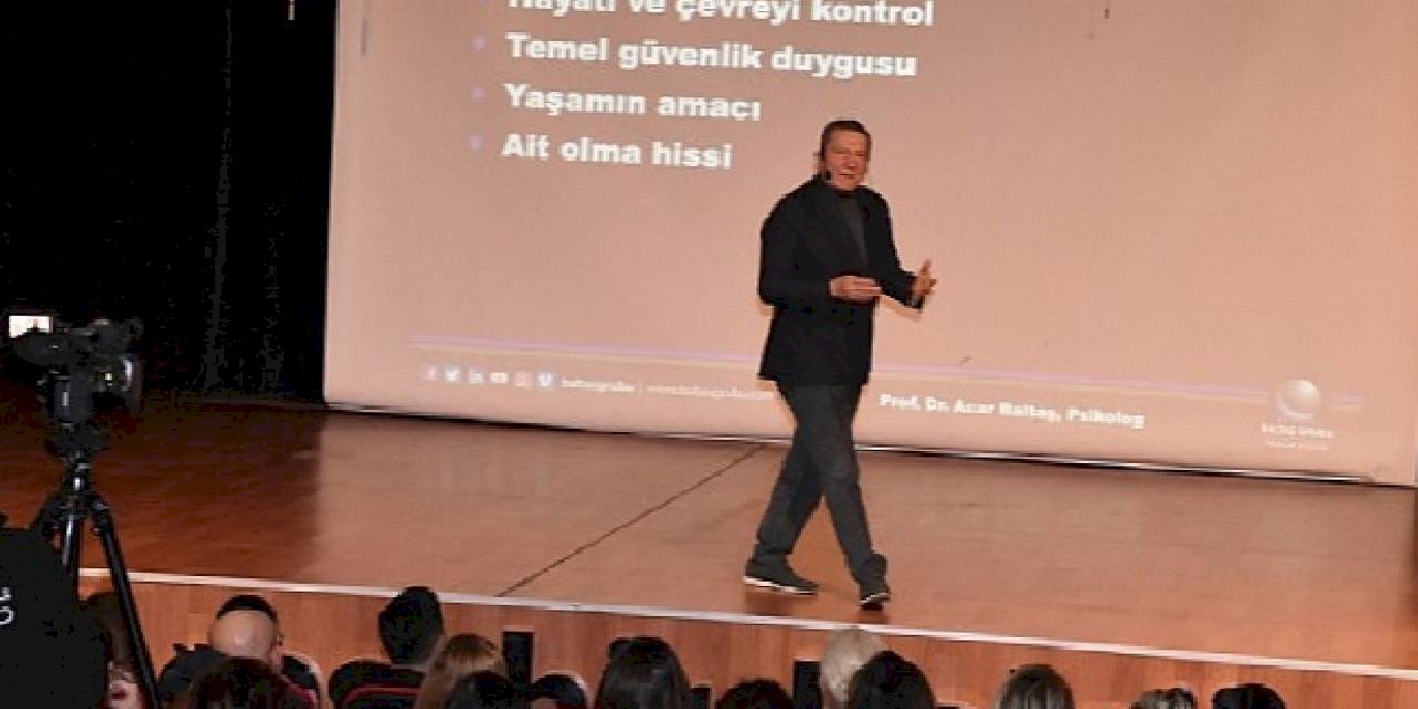 Bahçeşehir Koleji Velilerini Prof. Dr. Acar Baltaş ile Buluşturdu