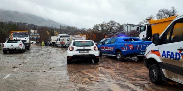 Adıyaman-Çelikhan karayolu geçici olarak araç trafiğine kapatıldı