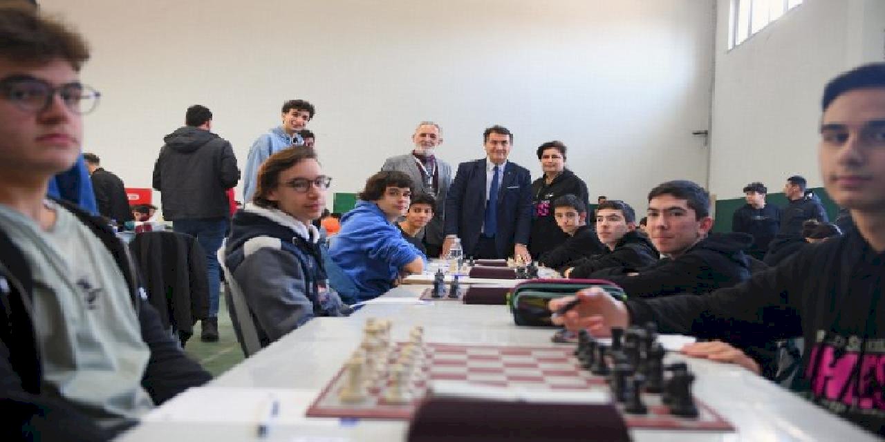 Satranç turnuvasında ilk hamle Dündar’dan