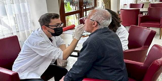 Egeli Gönüllü Diş Hekimleri depremzedelerin ağız ve diş bakımlarını yaptı