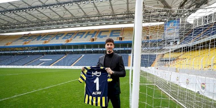 Fenerbahçe'de Altay Bayındır için imza töreni düzenlendi