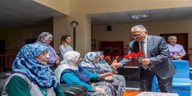 Ulu çınarlara Büyükkılıç'tan saygı