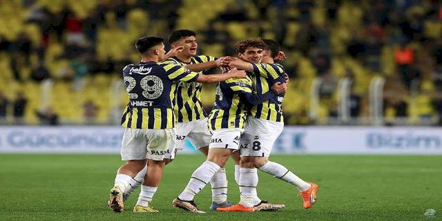 TRANSFER HABERİ: Fenerbahçeli genç yıldıza dev kanca! Almanlar onun peşinde