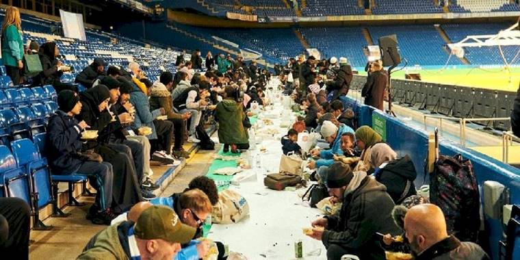 Chelsea stadında iftar programı düzenleyen ilk Premier Lig takımı oldu