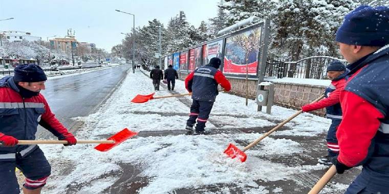 Nevşehir Belediyesi'nden kar mesaisi