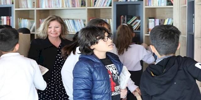 Bayraklı'nın kitap kafelerine öğrenci akını!