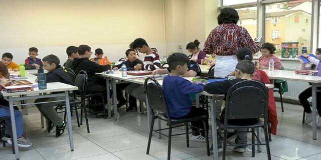 İşitme engelli çocuklara 'Akıl Oyunları' eğitimi