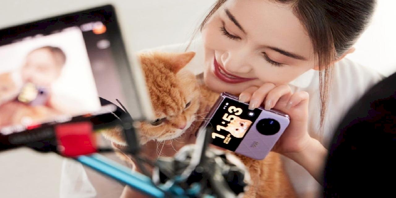 Vivo X Flip Fotoğrafları Ortaya Çıktı