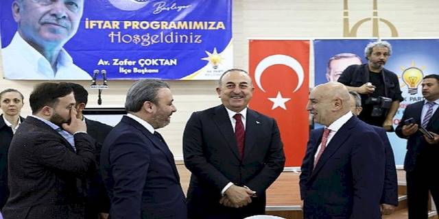 Bakan Çavuşoğlu'nun Katılımıyla Hem İftar Hem Gençlik Buluşması