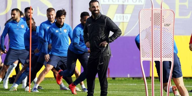 Arda Turan'dan transfer bombası! Galatasaray...