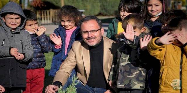 Spor camiasından 23 Nisan Ulusal Egemenlik ve Çocuk Bayramı mesajları!