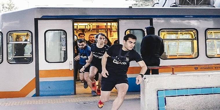 İstanbul metrosunda nefes kesen yarış