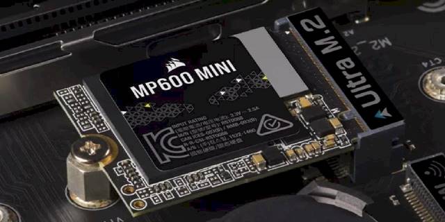 Steam Deck Uyumlu M.2 2230 SSD: Corsair MP600 Mini