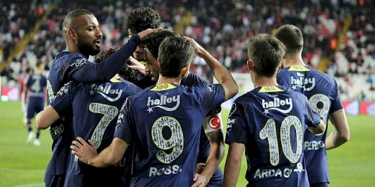 Sivasspor 1-3 Fenerbahçe (MAÇ SONUCU-ÖZET) | F.Bahçe 3 puanı 3 golle aldı!