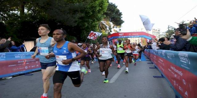 Maraton İzmir'de nefes kesen yarış