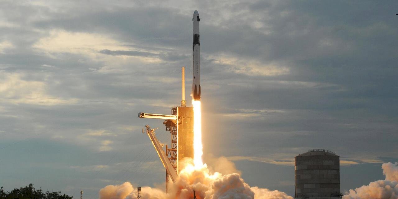 Suudi Arabistanlı astronotların da bulunduğu uzay mekiği AX-2 fırlatıldı