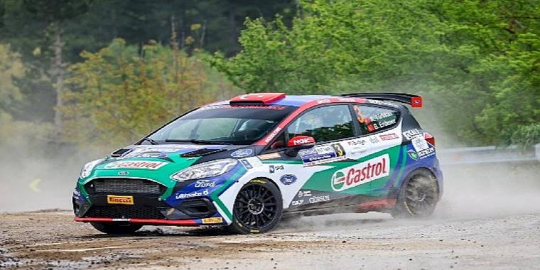 Yeşil Bursa Rallisi'nde pilotlar, Pirelli marka lastikler ile zorlu koşulları aştı