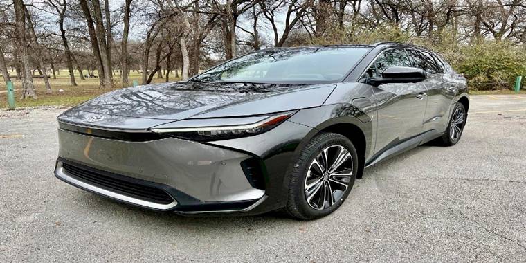 Toyota, 1000 Kilometre Menzilli Elektrikli Araçlar Üretmeyi Amaçlıyor