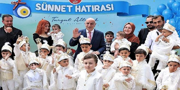 Başkan Altınok sünnet çoçuklarıyla buluştu 