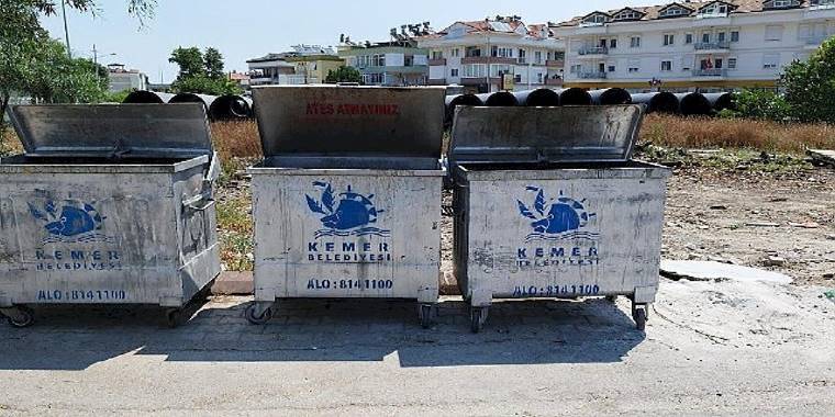 Çöp konteynerleri dezenfekte ediliyor