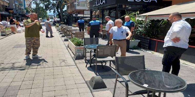 İzmit Zabıtası'ndan kaldırım işgali denetimi