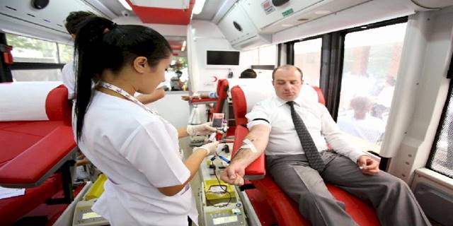 Türk Kızılayı kan bağış ekipleri 15 Temmuz'da meydanlarda