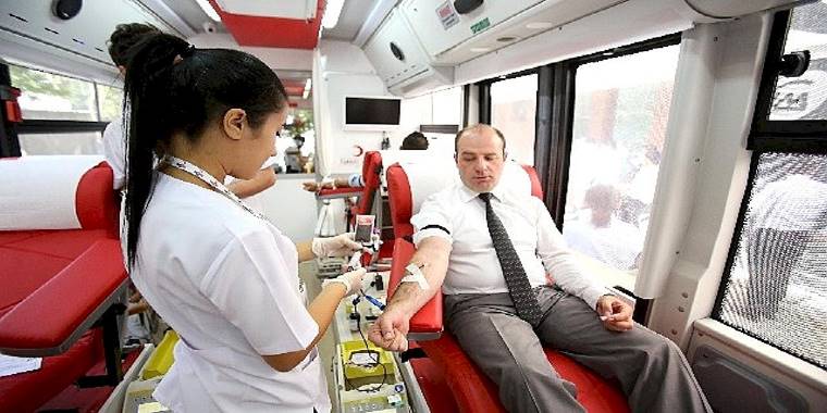 Türk Kızılay'ın kan bağışı ekipleri 15 Temmuz'da meydanlarda olacak