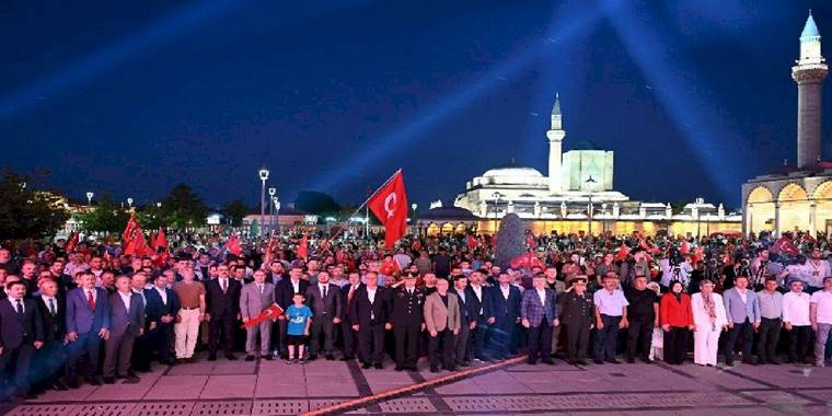 Konyalılar Mevlana Meydanı'nda toplandı