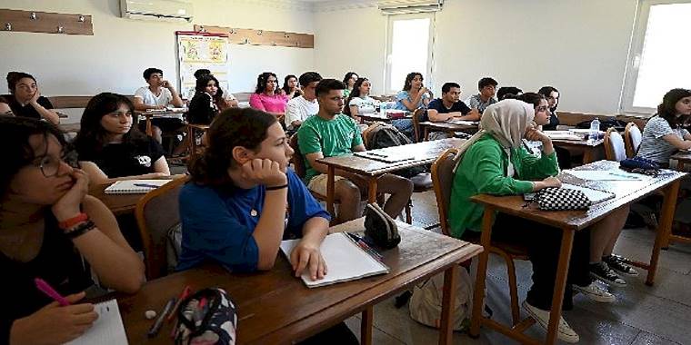 Kemer Belediyesi Eğitim Kursu'nda ders zili çaldı
