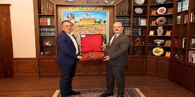 Bakan yardımcısı Çam'dan Belediye Başkanı Savran'a ziyaret  