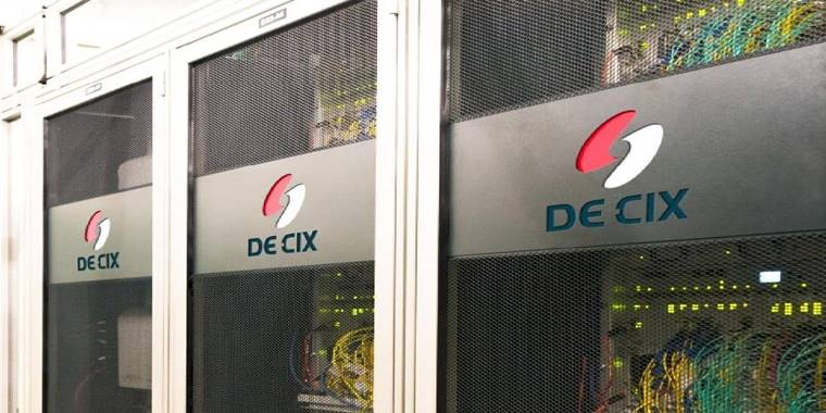 Dünyanın İnternet Değişim Operatörleri Yeni 100G LR-1 Teknolojisini Sunuyor