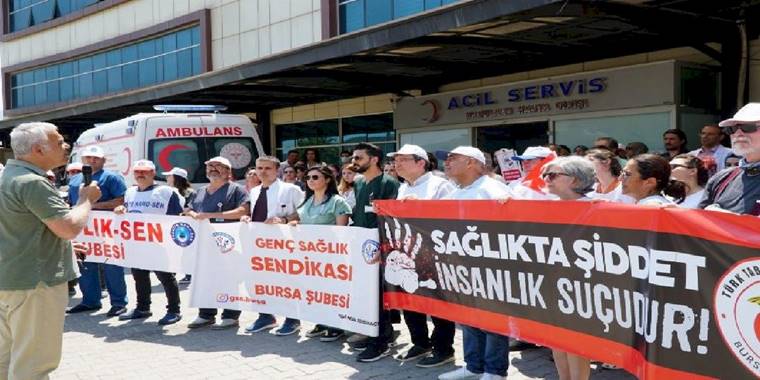 Bursa’da sağlık çalışanlarından şiddete isyan!