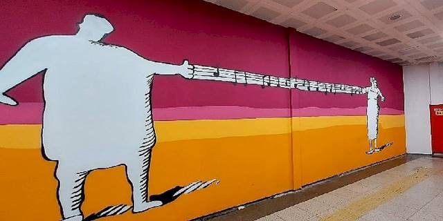 İzmir metro istasyonlarında 