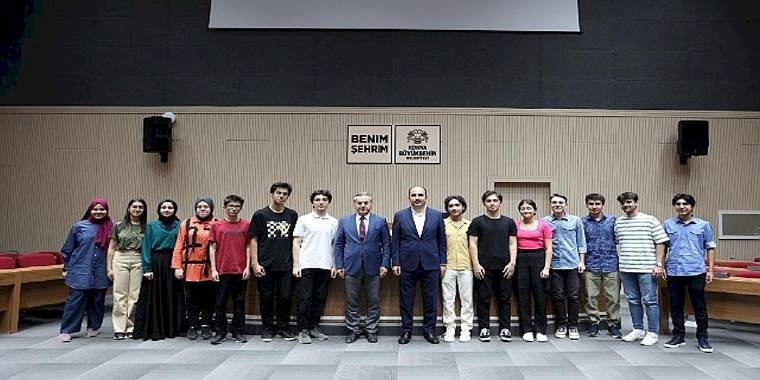 Başkan Altay YKS'de İlk 100'e Giren Konyalı Öğrencilerle Bir Araya Geldi