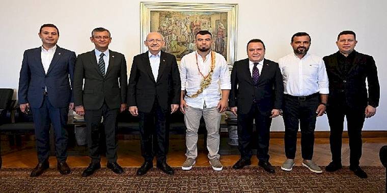 Başkan Böcek ve Başpehlivan Zeybek'ten CHP Genel Başkanı Kılıçdaroğlu'na ziyaret