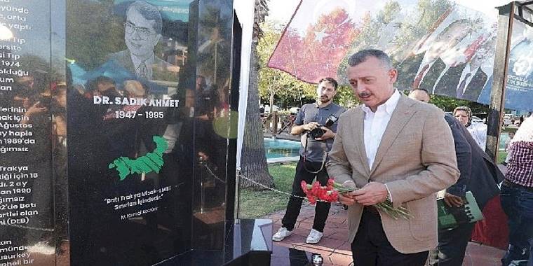 Dr. Sadık Ahmet Anıtı İzmit'te açıldı